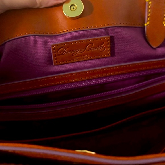 beautiful RARE Dooney & Bourke Disney 2017 (only!) “Pop Art” Flynn shoulder bag - Picture 5 of 6